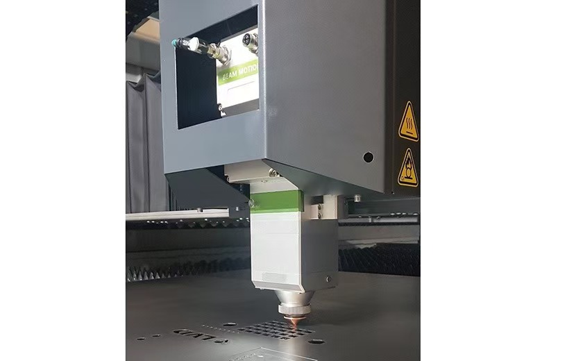 Машина для резки YSD LaserONE